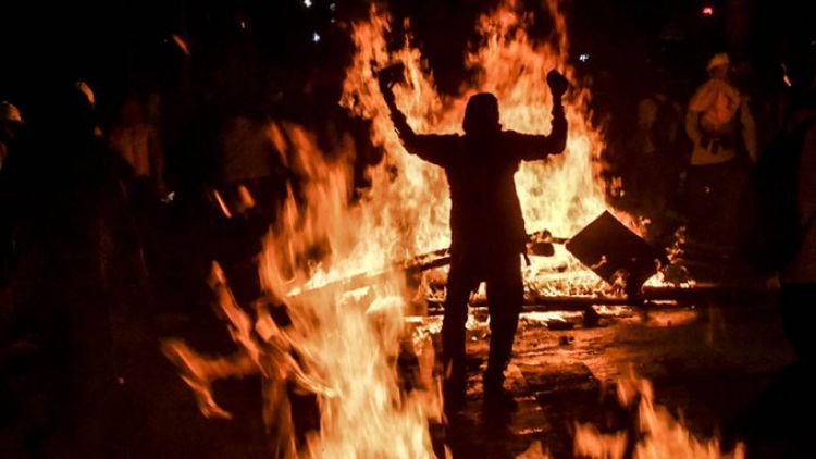 Colombia: Quemaron la sede de una alcaldía tras la muerte de un joven en un operativo policial