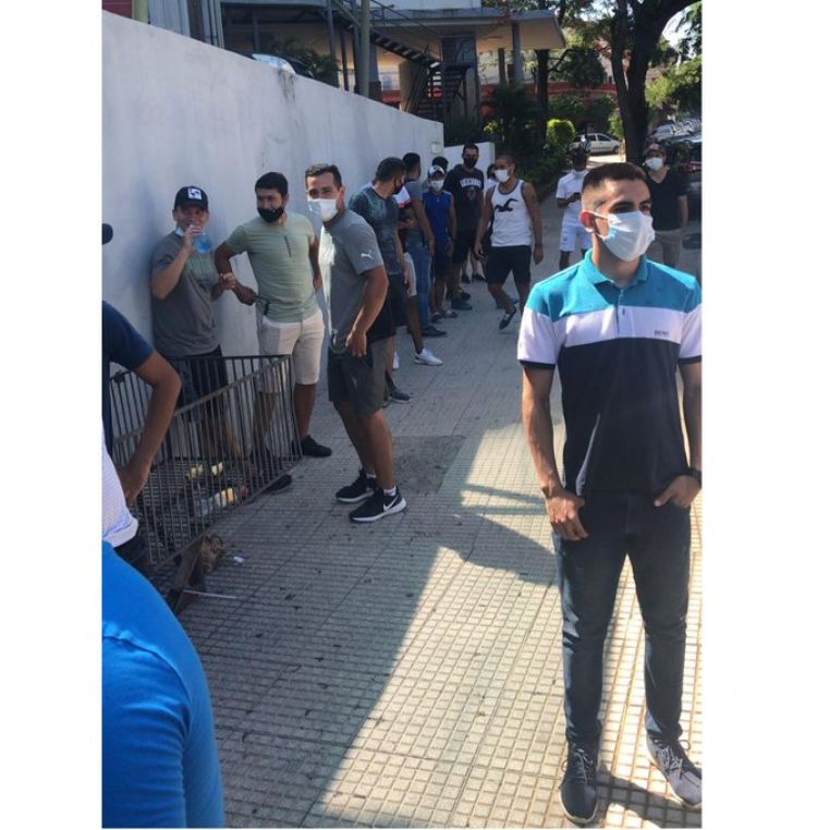 Jugadores del ascenso se manifiestan frente a Salud exigiendo aprobación de protocolo