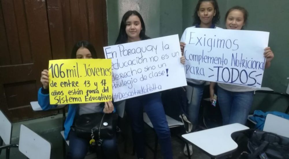 #DesastreKoPetta: alumnos exigen mejoras en primer día de clases