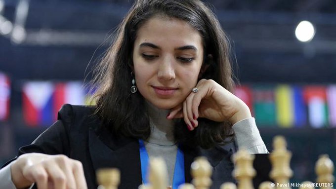 Ajedrecista iraní fue advertida de no regresar a Irán tras competir sin hiyab
