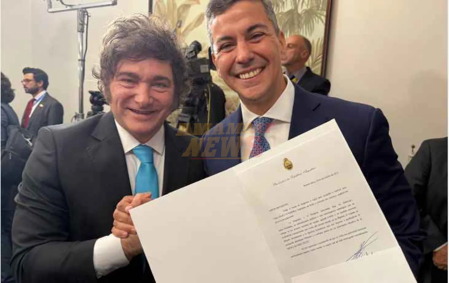 Milei invita a Santiago Peña a visita de Estado a Argentina
