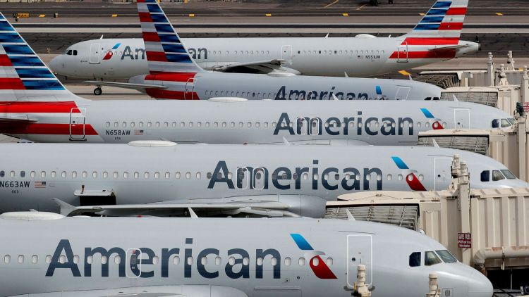 American airlines advierte que podría suspender a 25.000 empleados
