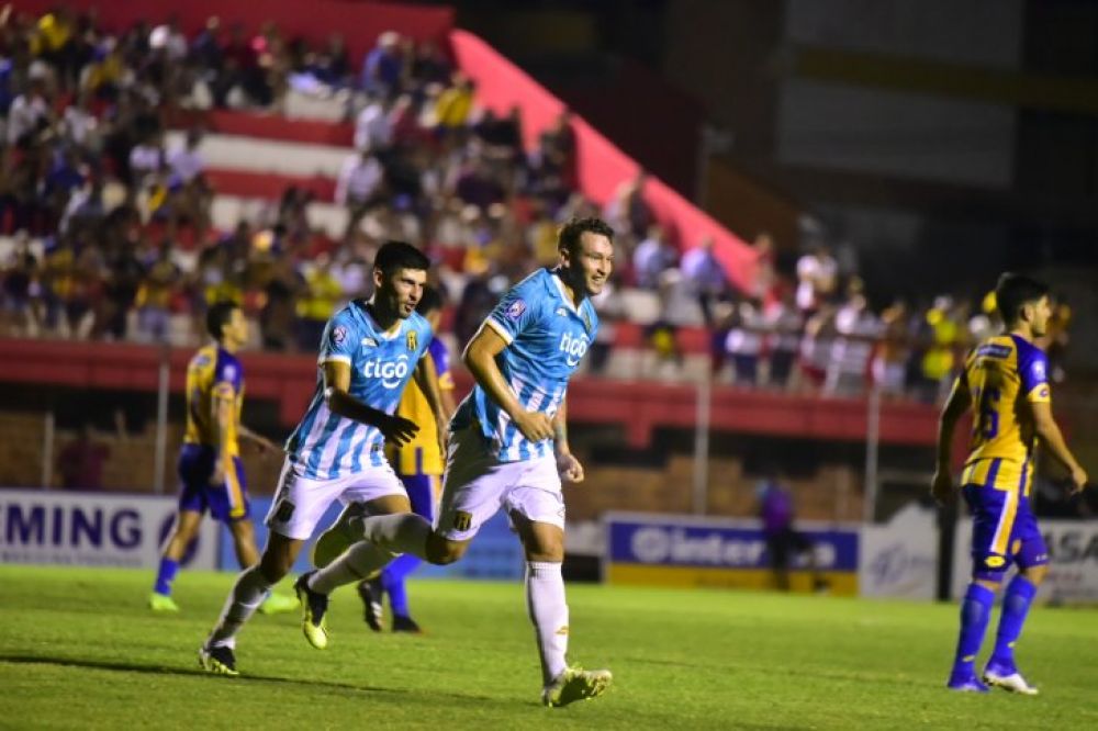 La Fiera y Ródney Redes prologan la alegría de Guaraní