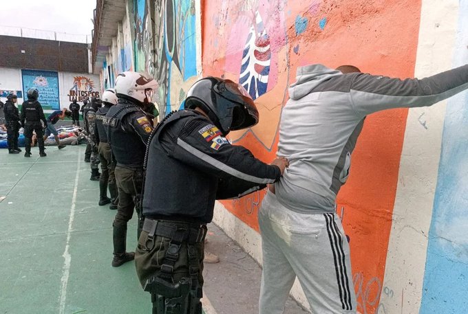 Un interno fue asesinado durante un brutal motín en una cárcel de Quito