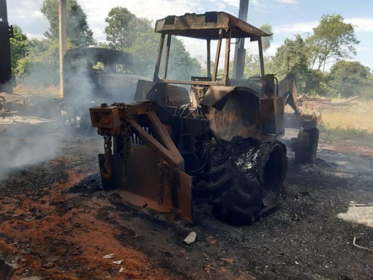 Puentesiño: Despojaron de tractor a peón y exigieron pago de “impuesto revolucionario”