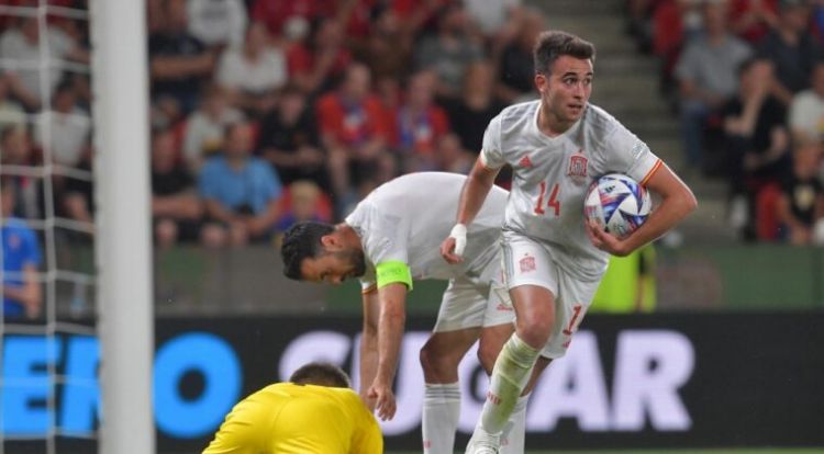 España rescata un agónico empate en la República Checa