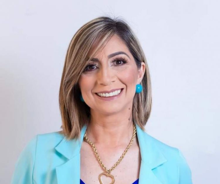 Mujer denuncia maltrato de precandidata a concejal municipal en su local comercial