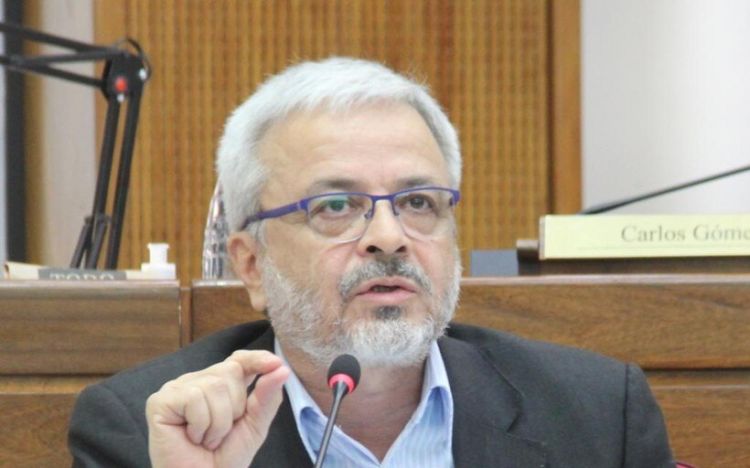 Senador cree que retraso de Salud en compra de vacunas sería para negociados de farmacéuticas nacionales