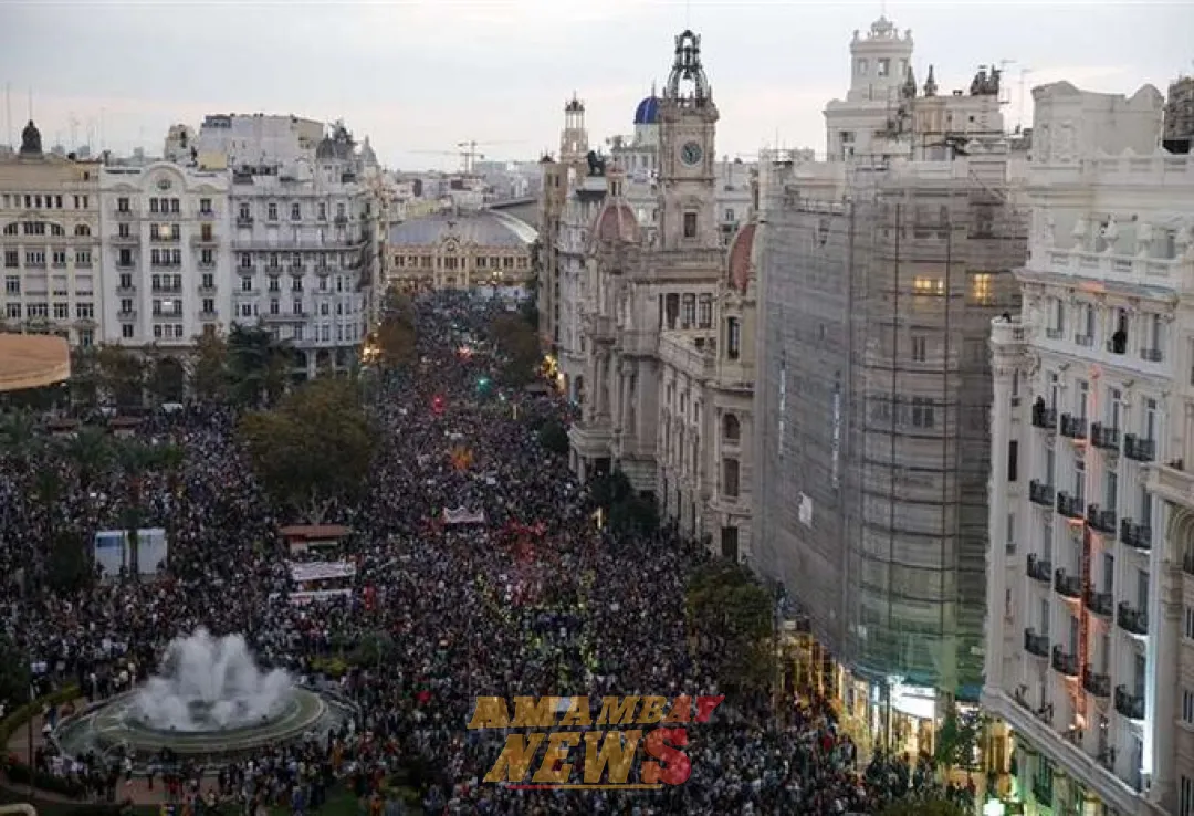 Una marea humana toma el centro de Valencia para exigir la dimisión de Mazón tras la tragedia ocasionada por la dana