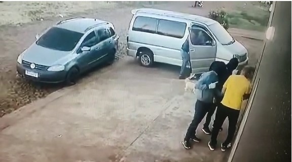Encapuchados reducen a comerciantes y se llevan una millonada en PJC