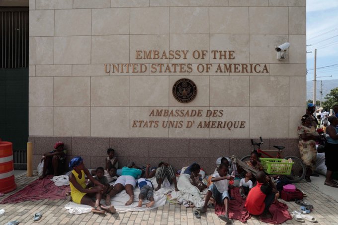 EEUU evacuó a ciertos funcionarios de su embajada en Haití ante violenta crisis en el país