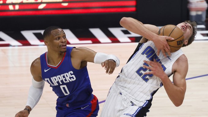 Jokic, Curry y la polémica reinan en el inicio de la copa de la NBA