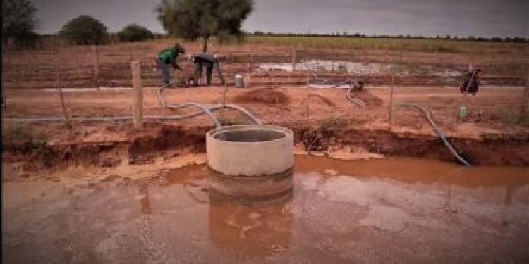 Llegaron primeros litros de agua potable desde Puerto Casado a Loma Plata