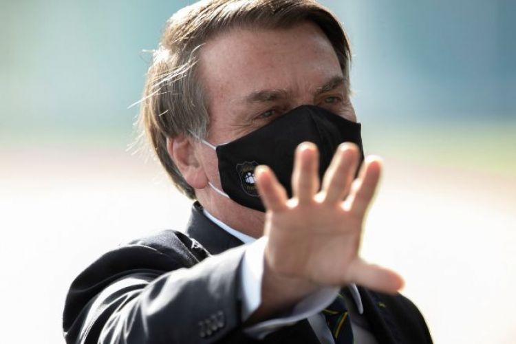 Bolsonaro se muestra recuperado del virus y vuelve a acercarse a seguidores