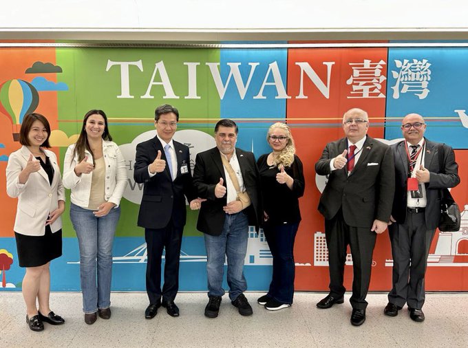 El ministro Borba inició una visita de cinco días a Taiwán