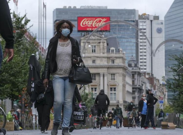 En Bruselas deja de ser obligatorio el uso de mascarillas en lugares abiertos