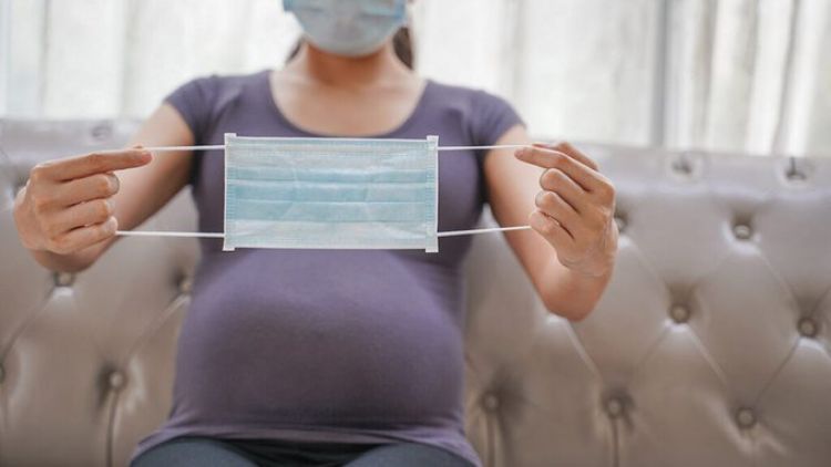 Embarazadas deben inscribirse y tener certificado médico para recibir la dosis de Moderna