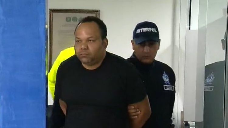 Extraditan al considerado Pablo Escobar de República Dominicana, capturado en Colombia
