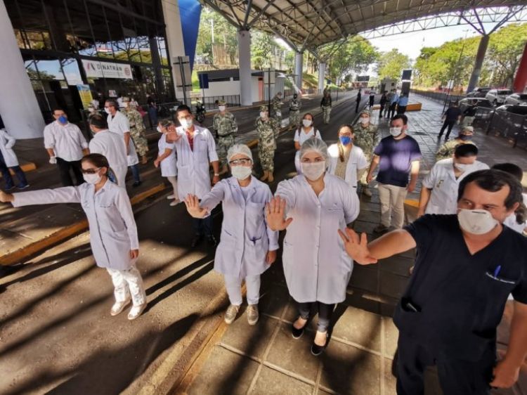 Médicos piden que ya no ingresen paraguayos por el Puente de la Amistad
