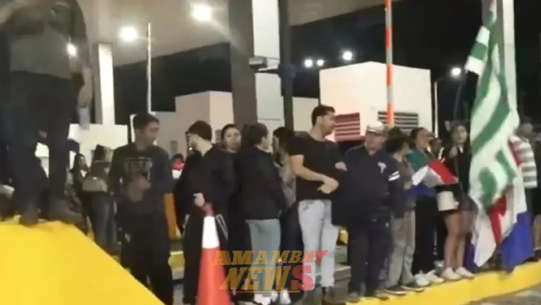 Pobladores de Pedrozo se manifiestan en el Peaje de Ypacaraí