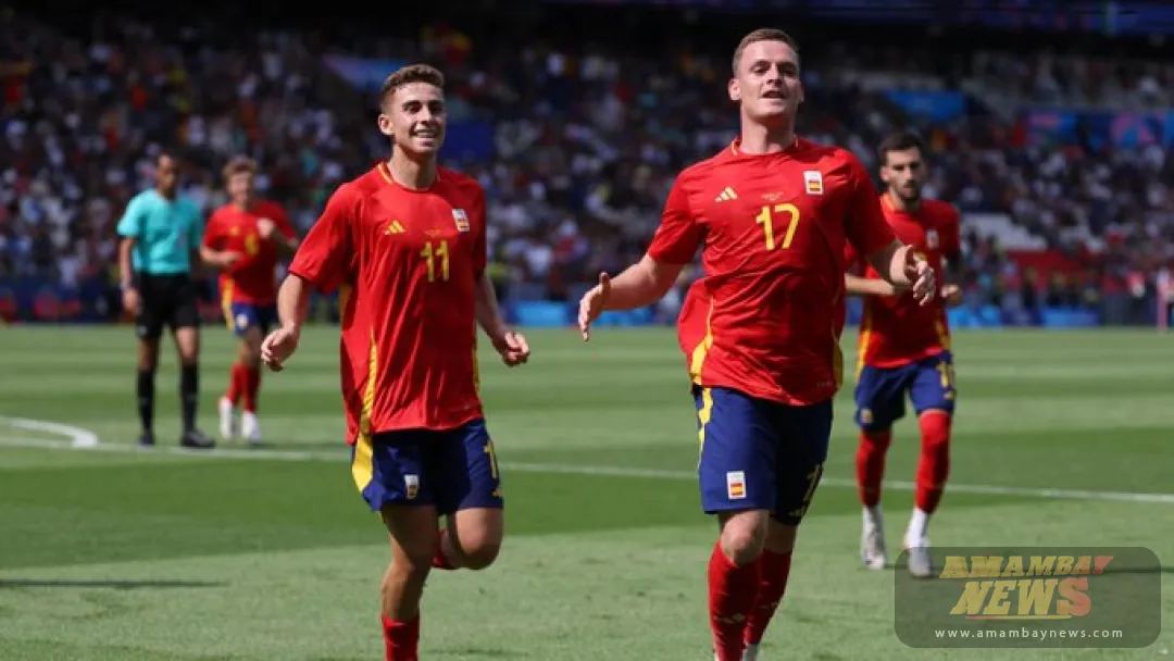 España salva el debut con lo justo