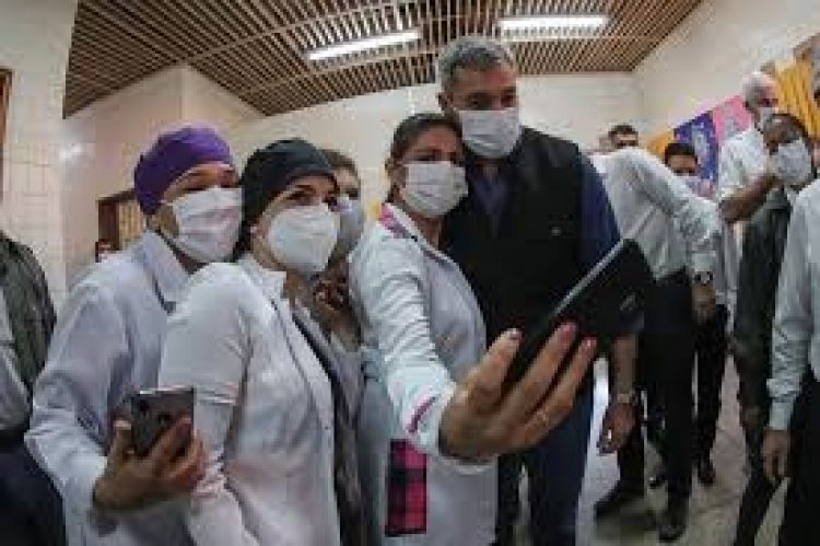 Marito instala pabellón y enfermos Covid mendigan por medicamentos