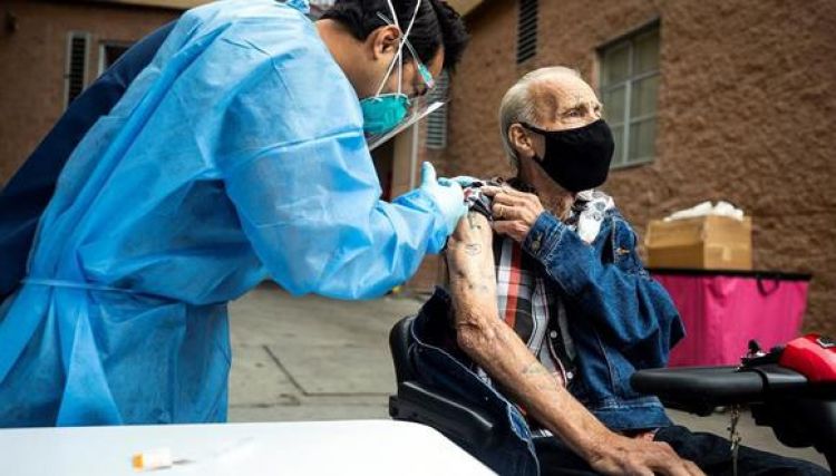 COVID-19: EEUU ya vacunó al 75% de sus adultos mayores