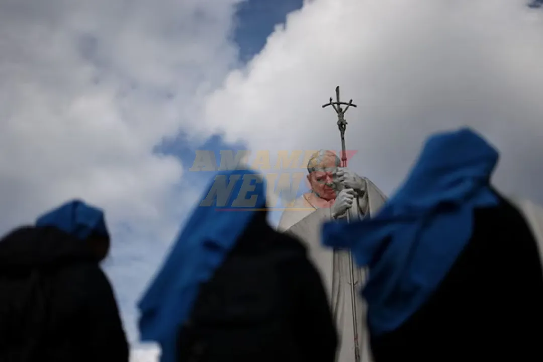 El papa Francisco evoluciona tras crisis respiratoria