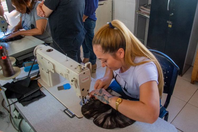 Internas realizan taller de estética en pelucas