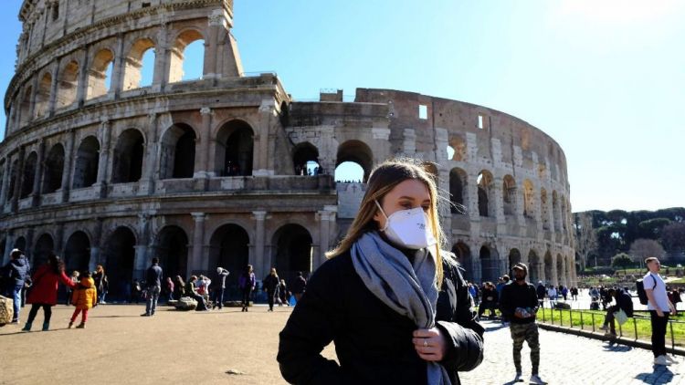 Italia supera 1.000 casos diarios de coronavirus por vez primera desde mayo