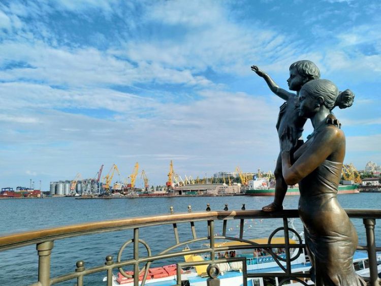 El presidente de Ucrania alertó que Rusia prepara un bombardeo contra el puerto de Odessa