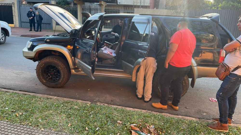 Investigan a cuatro policías por llevarse a la fuerza a un joven y dos agentes ya se entregaron