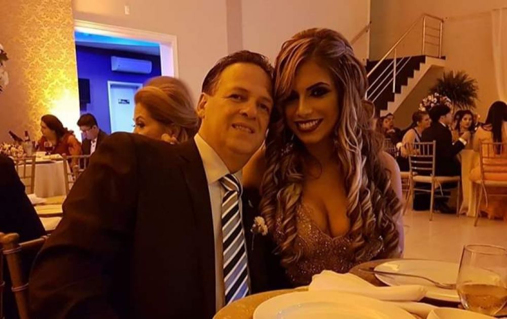Ex primera dama metida en líos en grupo de WhatsApp