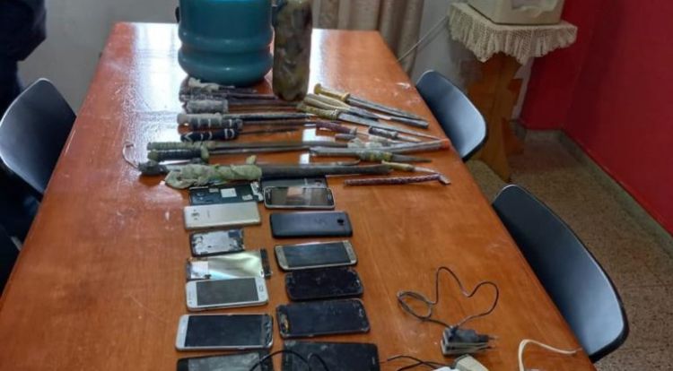 Incautan celulares y armas en requisa en cárcel de Encarnación