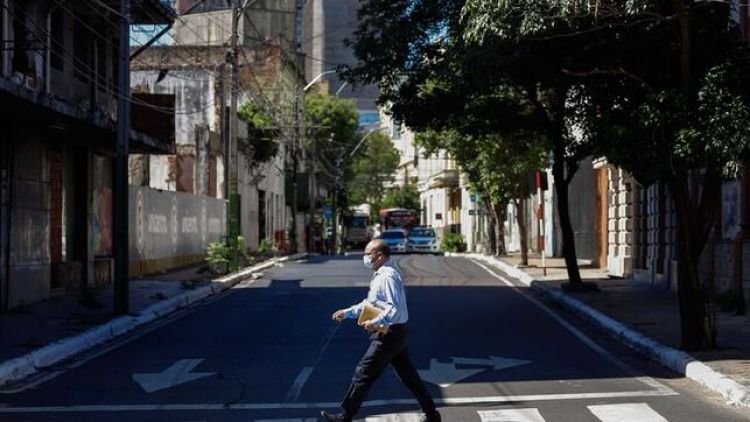 Levantar la cuarentena es riesgoso, porque aún no hubo ola de contagios