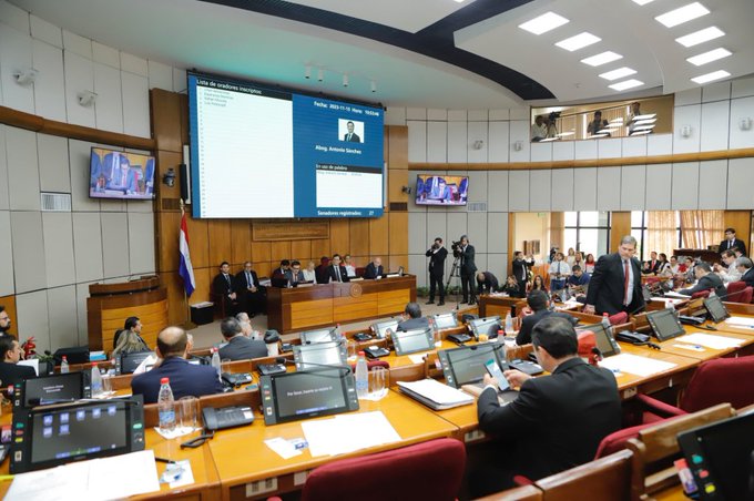Senadores rechazan proyecto de ley que plantea la suspensión de nuevas carreras de medicina