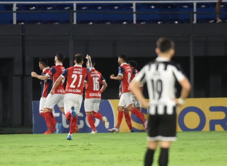Cerro Porteño logra un triunfazo y se acerca a la cima