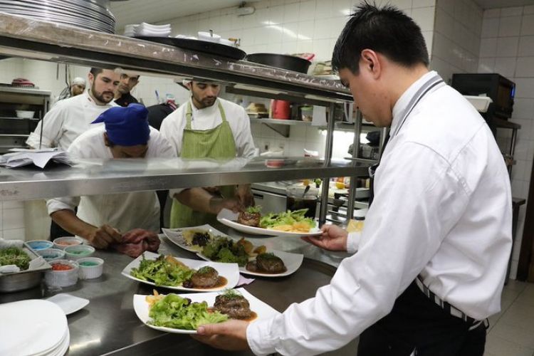 Gastronómicos suspenderán a 15 mil trabajadores por nuevo Decreto
