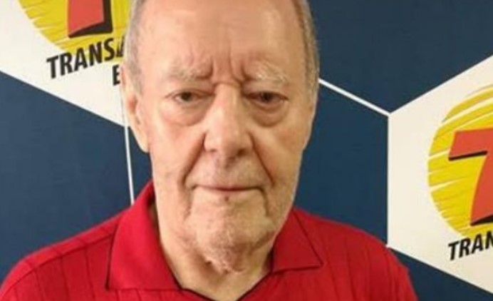 Roberto Carmona, ícono del periodismo deportivo, muere a los 86 años