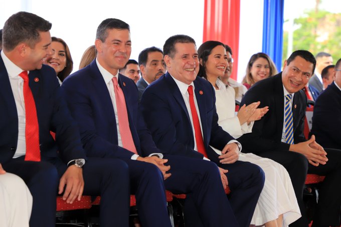 Cartes alentó a Peña ante las críticas: «Seguí viajando Santi»