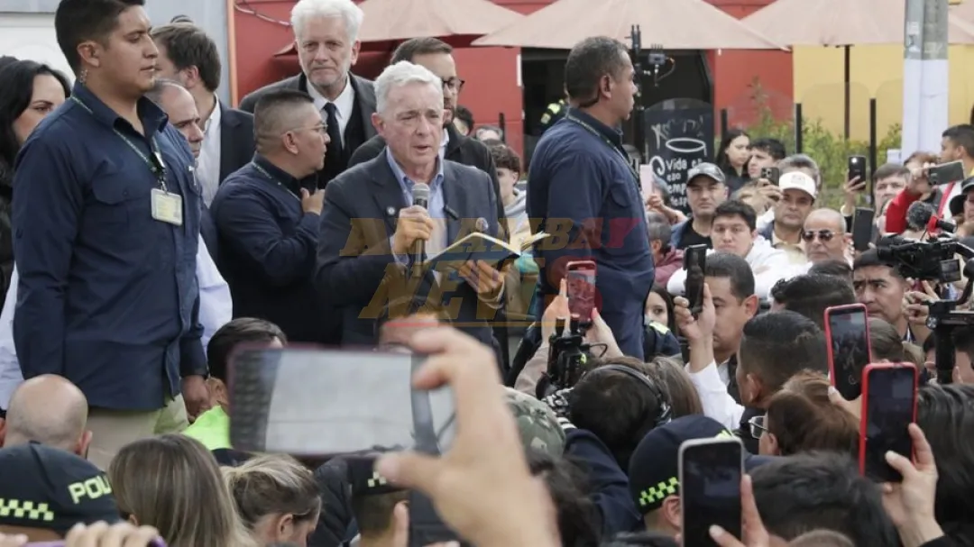 Homenajean en el sitio del atentado al senador y precandidato presidencial Uribe Turbay