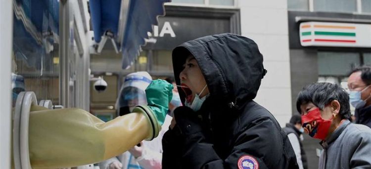 Más de tres millones de casos diarios de covid-19 en el mundo
