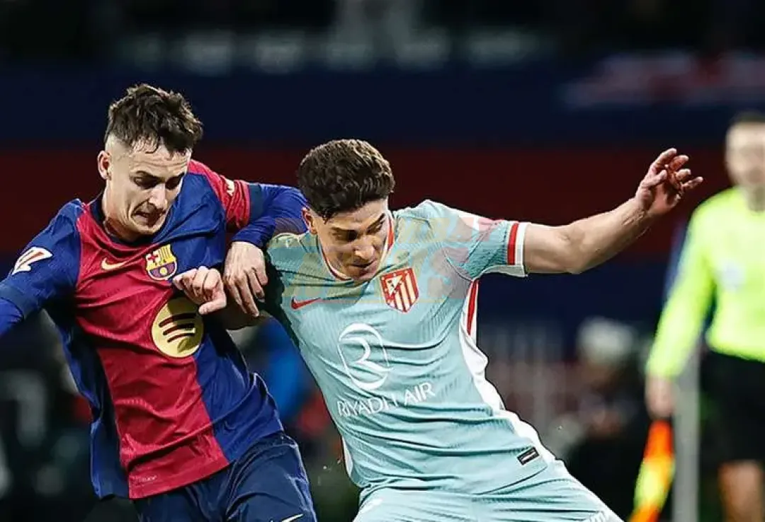 Atlético de Madrid tumbó al Barcelona y es único líder de la liga española