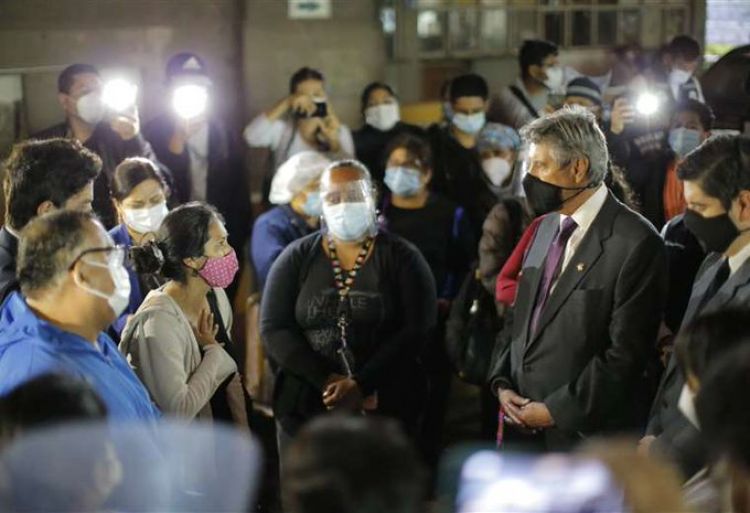 Sagasti jura como nuevo presidente de Perú tras una semana de caos