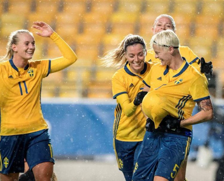 FIFA aprueba baja por maternidad para las futbolistas