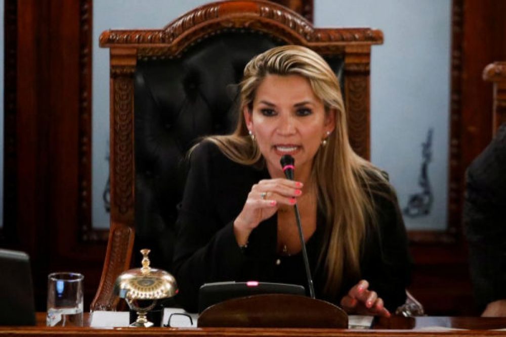 Asumi Jeanine ez como presidenta interina de Bolivia