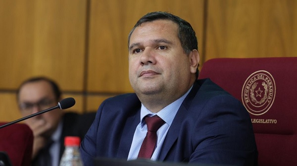 Polémica por ley de ONG: Cartismo sugiere cambios sutiles