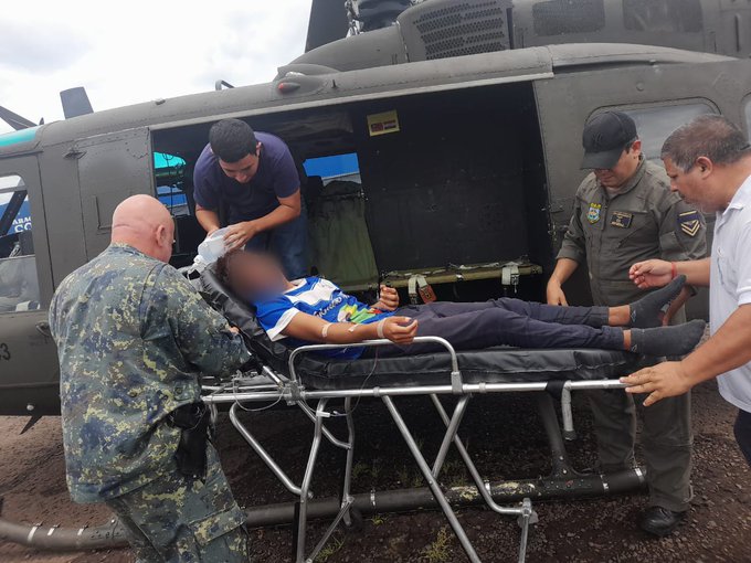 En helicóptero de la FTC trasladan a indígena mordido por una serpiente