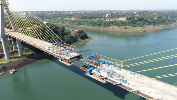 Dovelas del Puente de la Integración están a 17 metros de unirse en su tramo central
