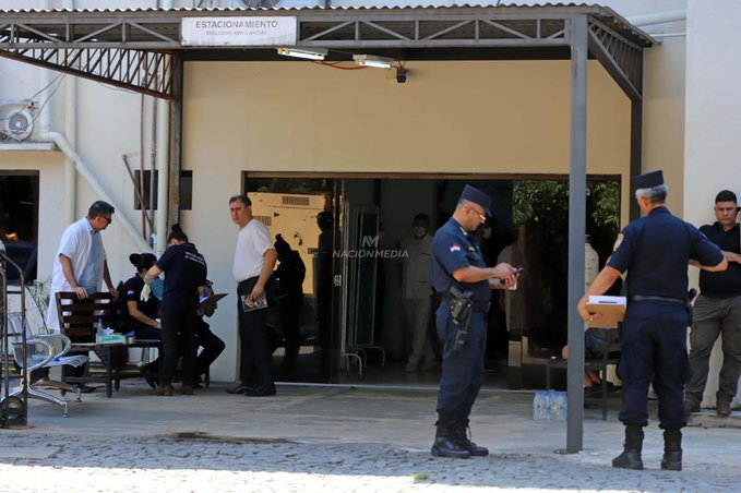 Tres policías heridos en Tacumbú siguen en terapia intensiva